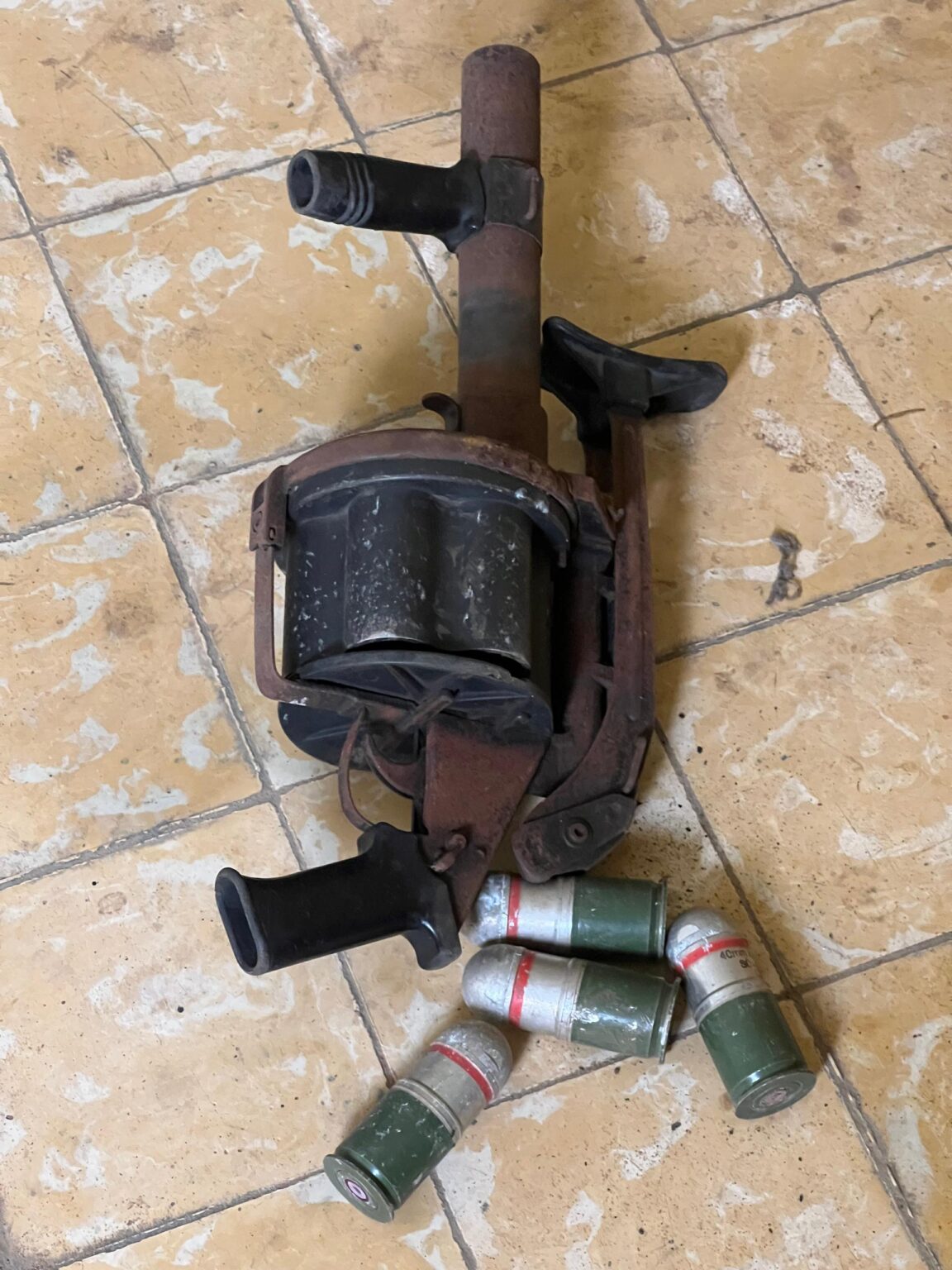 Un fusil à barillet et des munitions saisis à Bonoua